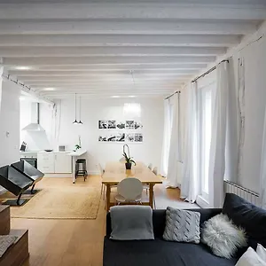 Minimalista En El Corazón De , Bilbao España